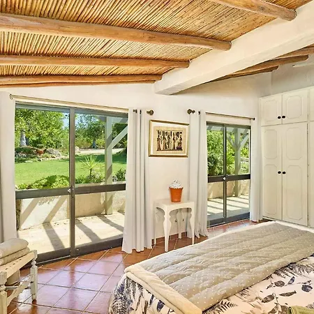 Sleeps 6 *