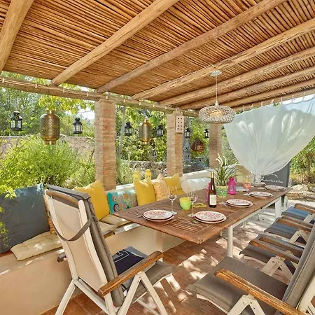 Sleeps 6