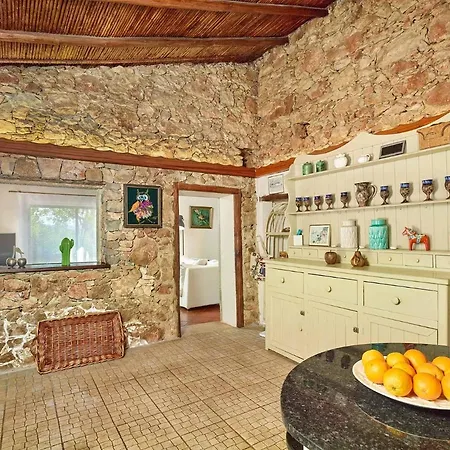 Villa Sleeps 6 *