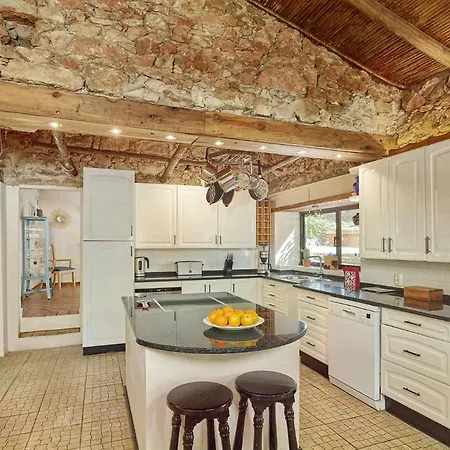 Villa Sleeps 6