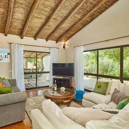 Sleeps 6 * Azinhal e Amendoeira